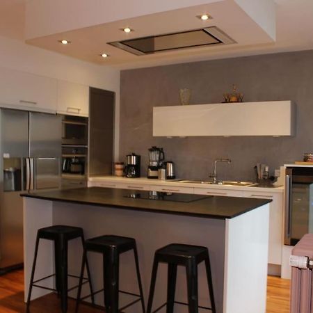 Le Jane : Centre Ville, Garage, Balcon Annecy Bagian luar foto