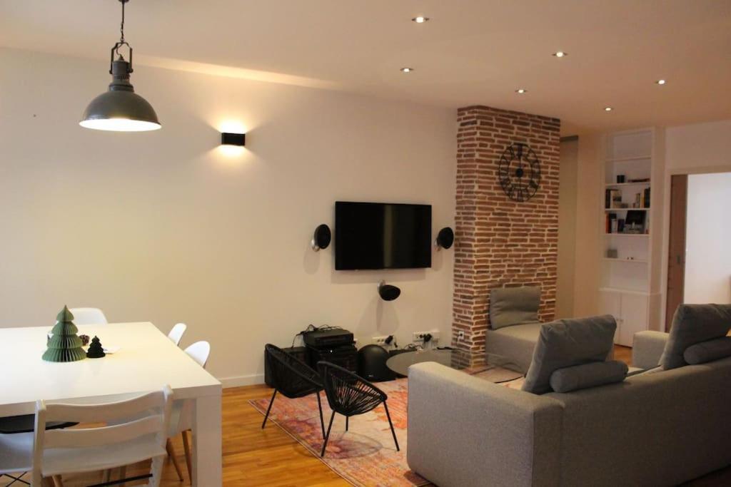 Le Jane : Centre Ville, Garage, Balcon Annecy Bagian luar foto