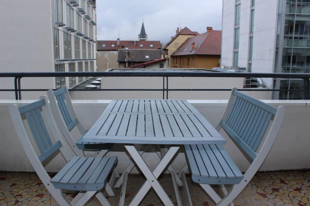 Le Jane : Centre Ville, Garage, Balcon Annecy Bagian luar foto