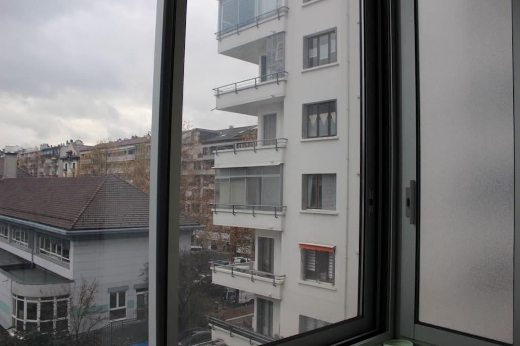 Le Jane : Centre Ville, Garage, Balcon Annecy Bagian luar foto